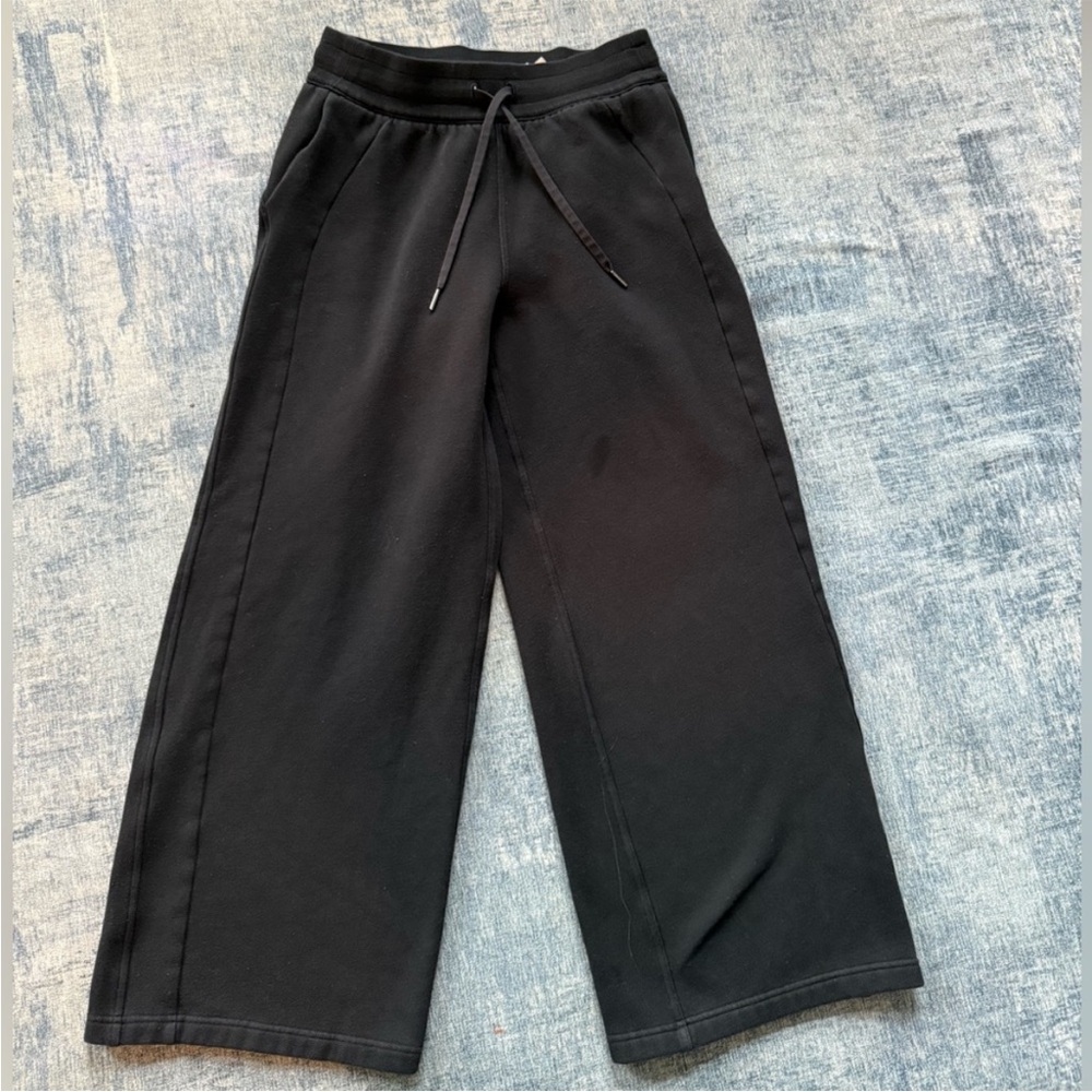 Lululemon Scuba Mid-Rise Wide Leg Pant *Short